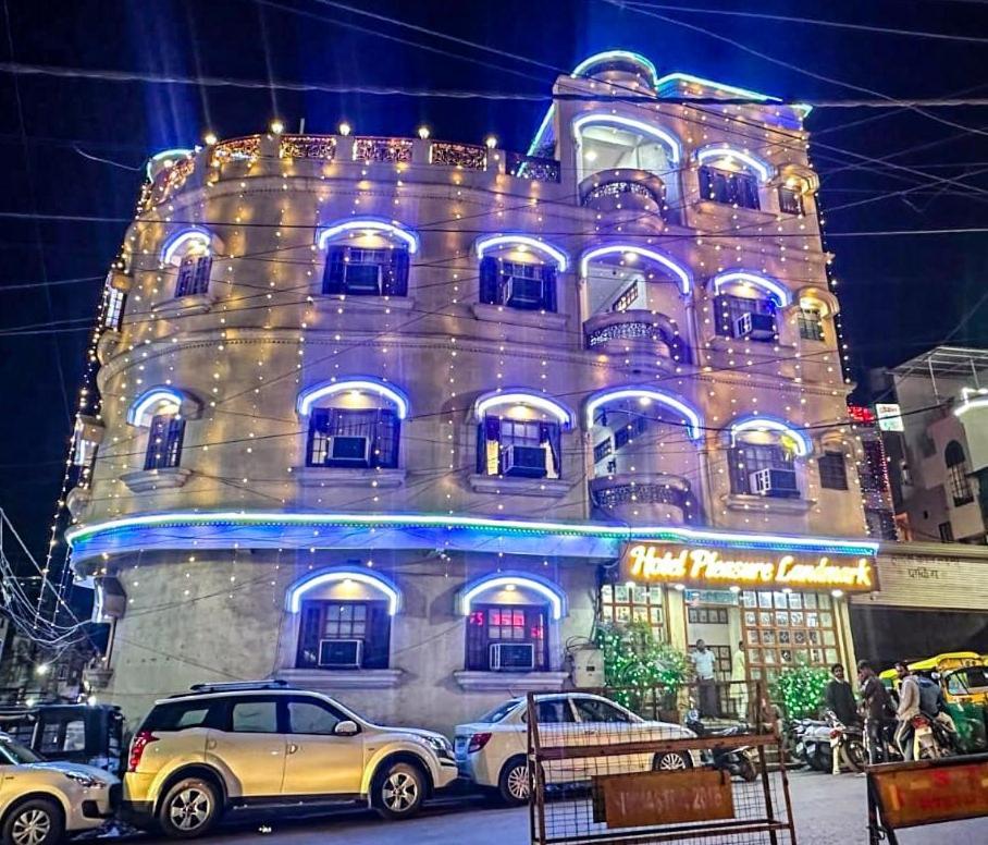 Hotel Pleasure Landmark ウッジャイン エクステリア 写真